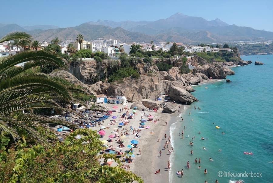 Chez Alison! Central Nerja Apt المظهر الخارجي الصورة
